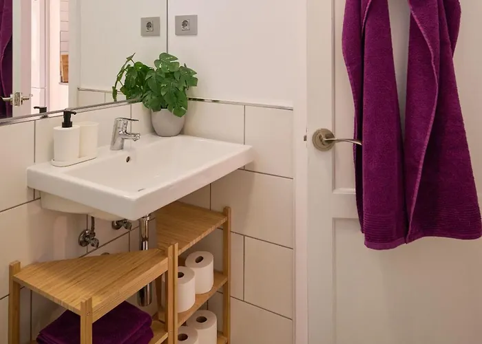 Sunny With Terrace In Apartment *